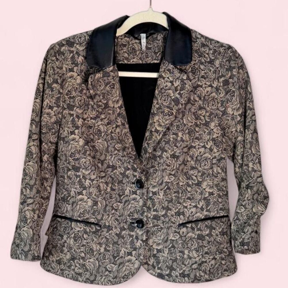 Willow & Clay 90s look floral blazer